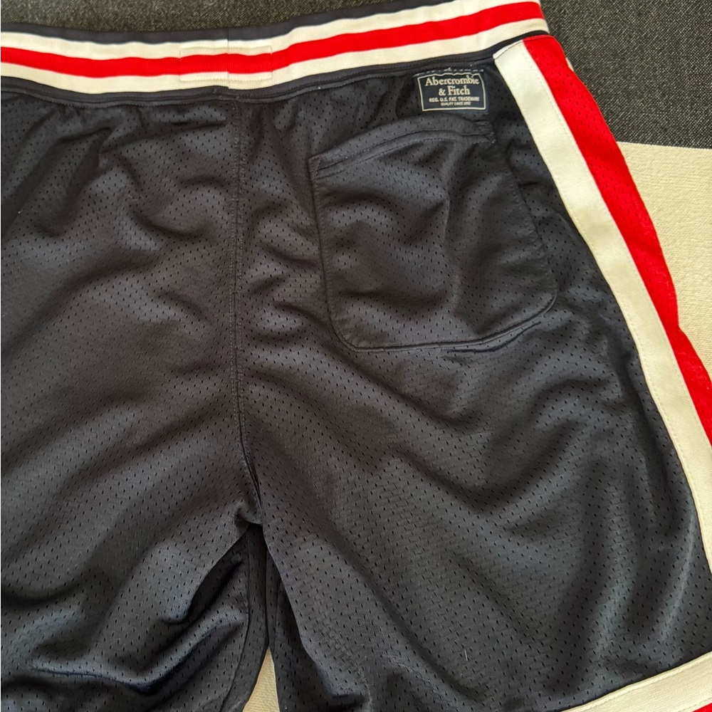 Abercrombie & Fitch Men's Navy and Red Shorts - Picture 5 of 5
